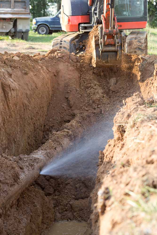 Exposing,A,Burst,Water,Main,,Focused,On,The,Spraying,Water exposed broken water pipe Brookhaven, PA